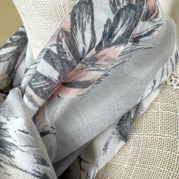 Large Rectangular Scarf with Dream Catcher Pattern - Picture 3 of 7